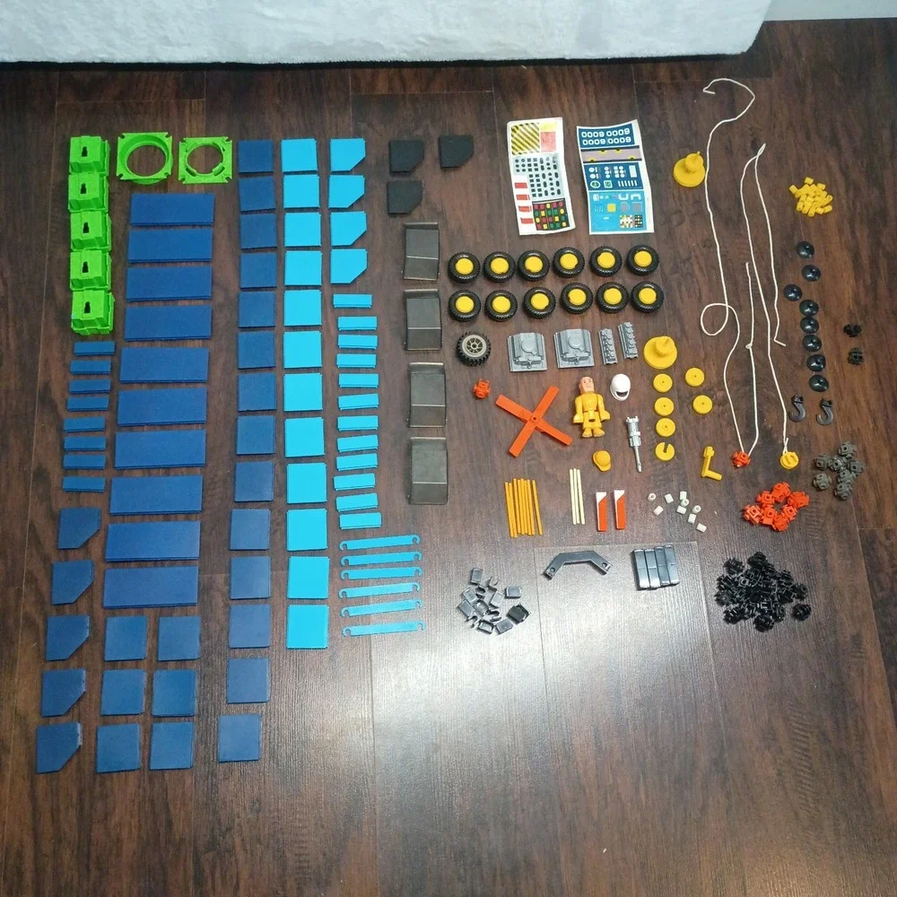 Fisher Price Construx 6110 Colossal 1000 Piece Set Imagination Nearly Complete